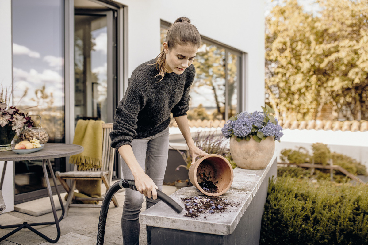 Karcher WD 5 P V-25/5/22 (YYY) *EU Wet & Dry Vacuum Cleaner, 1100W, 25L Tank, Flat-Pleat Filter, Blower Function, 2.2m Suction Hose, Cartridge Filter & Fleece Filter Bag Karcher WD 5 P V-25/5/22 (YYY) *EU Wet & Dry Vacuum Cleaner, 1100W, 25L Tank, Flat-Pleat Filter, Blower Function, 2.2m Suction Hose, Cartridge Filter & Fleece Filter Bag