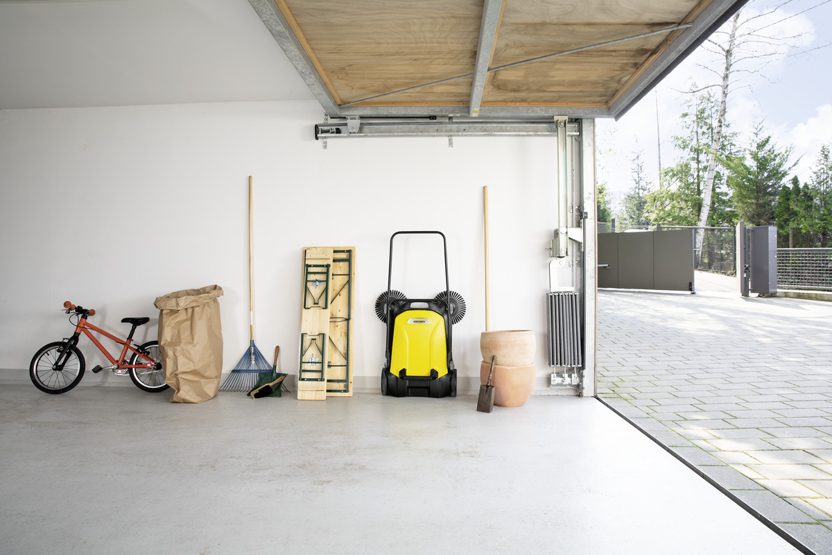 Karcher S 4 Twin Push Sweeper Karcher S 4 Twin Push Sweeper