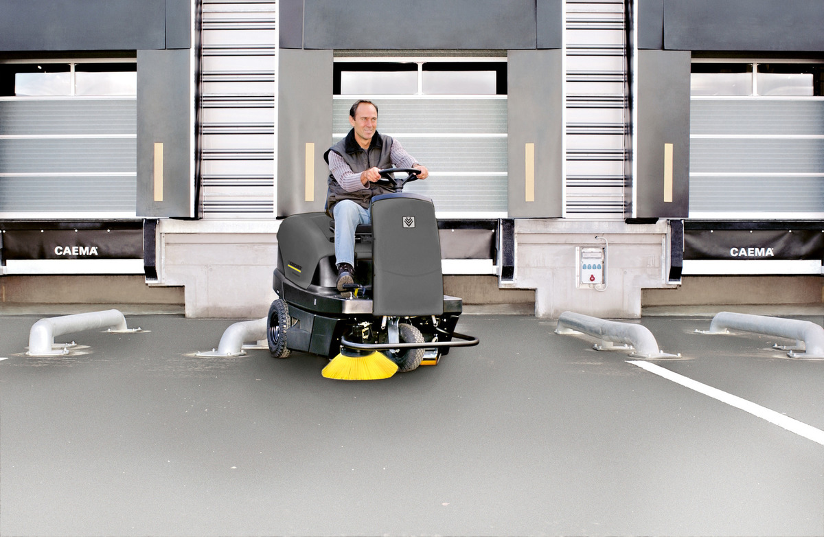 Karcher KM 100/100 R G Petrol Engine Powered Ride-on Vacuum Sweeper Karcher KM 100/100 R G Petrol Engine Powered Ride-on Vacuum Sweeper