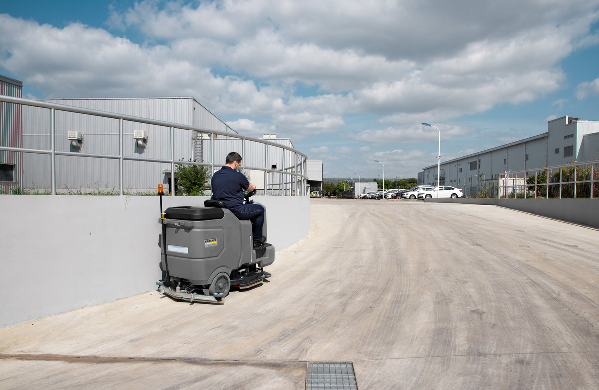 Karcher BD 90/160 R Bp Ride-On Scrubber Drier Karcher BD 90/160 R Bp Ride-On Scrubber Drier