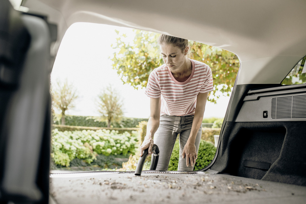 KARCHER WD4 V | Wet & Dry Vacuum Cleaner | 1000W | 20L Tank | Durable Plastic Body | Blower Function | Flat Pleated Filter | Home, Car & Furniture Cleaning | German Tech KARCHER WD4 V | Wet & Dry Vacuum Cleaner | 1000W | 20L Tank | Durable Plastic Body | Blower Function | Flat Pleated Filter | Home, Car & Furniture Cleaning | German Tech